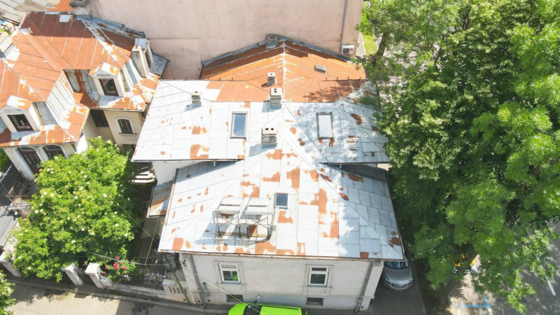 Uranus - O casă de renovat cu potential deosebit!