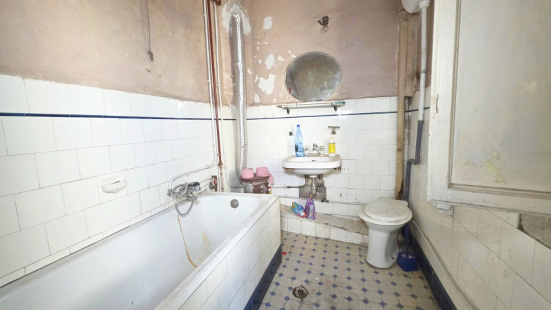 Uranus - O casă de renovat cu potential deosebit!