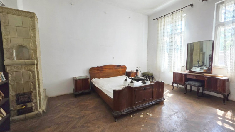 Uranus - O casă de renovat cu potential deosebit!