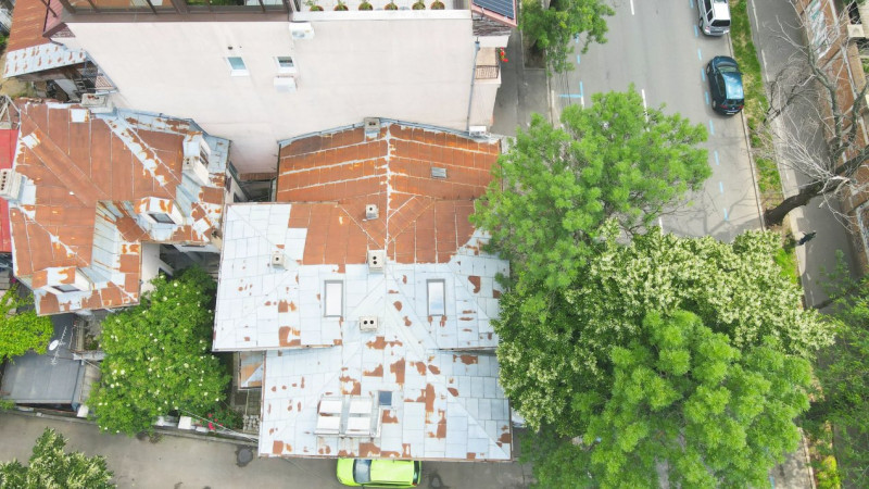 Uranus - O casă de renovat cu potential deosebit!