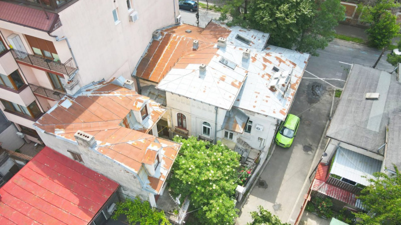 Uranus - O casă de renovat cu potential deosebit!