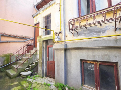 Uranus - O casă de renovat cu potential deosebit!