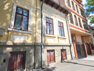 Uranus - O casă de renovat cu potential deosebit!