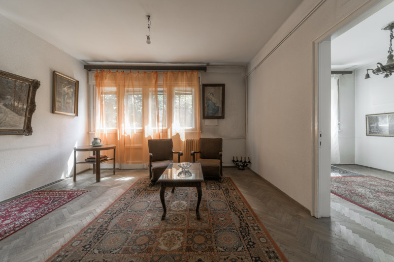 VAND 4(5) CAMERE ZONA PIATA MUNCII AGRICULTORI