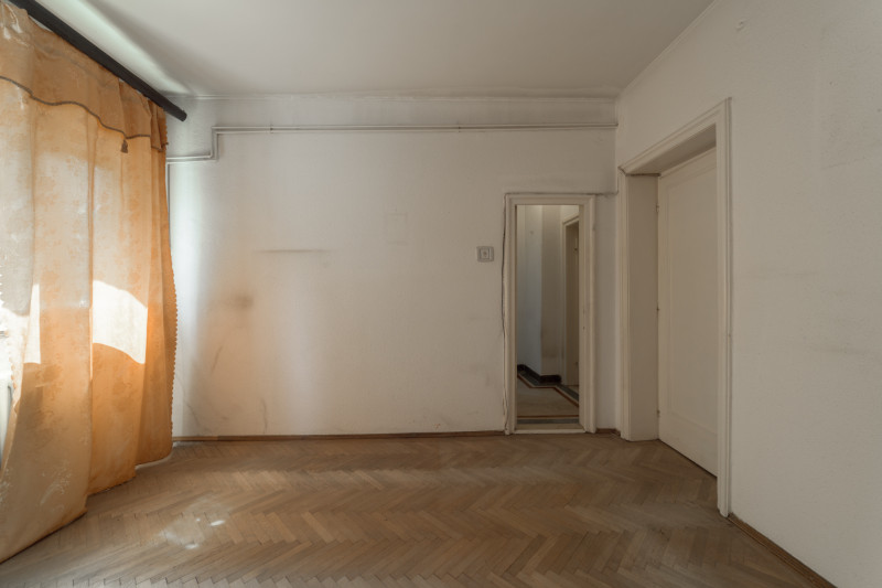 VAND 4(5) CAMERE ZONA PIATA MUNCII AGRICULTORI