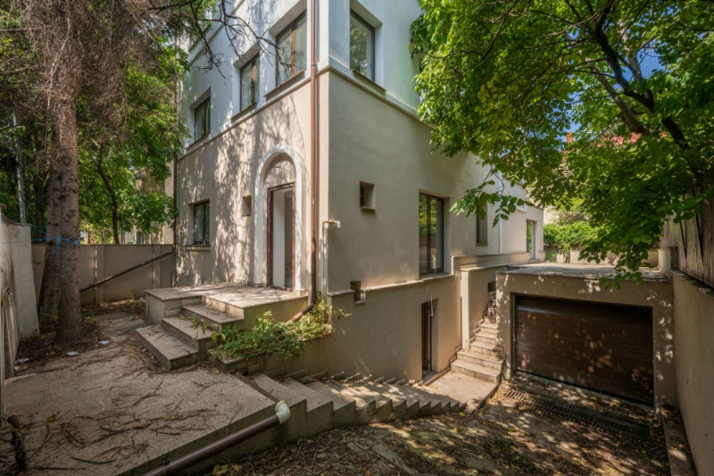 Vila Primaverii, S+P+1+M, 389 mp teren, 266 teren liber