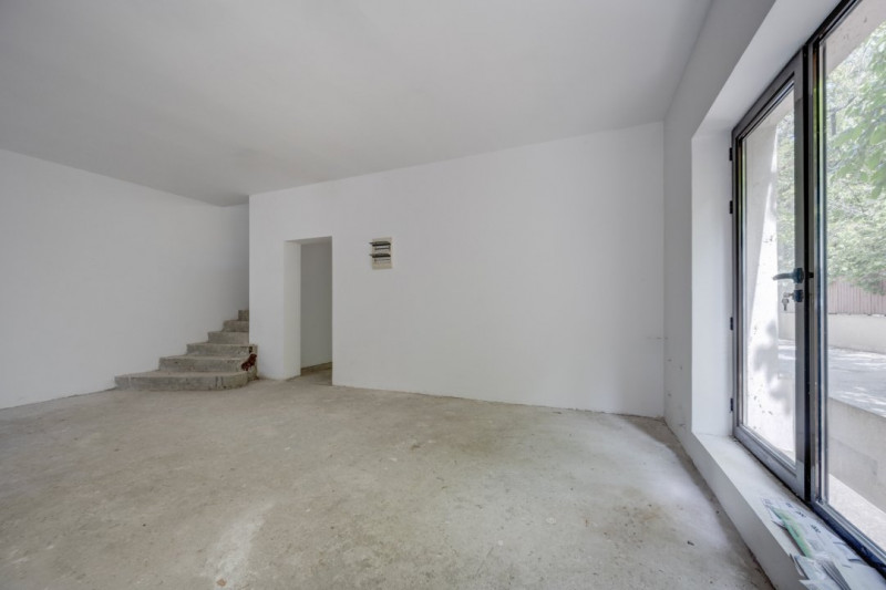 Vila Primaverii, S+P+1+M, 389 mp teren, 266 teren liber