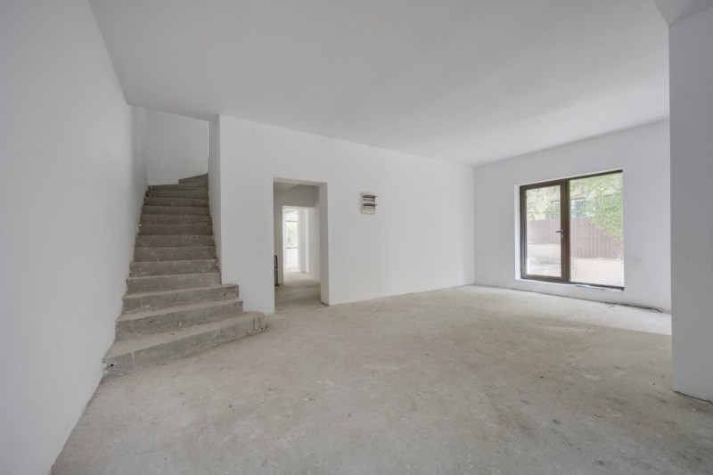 Vila Primaverii, S+P+1+M, 389 mp teren, 266 teren liber