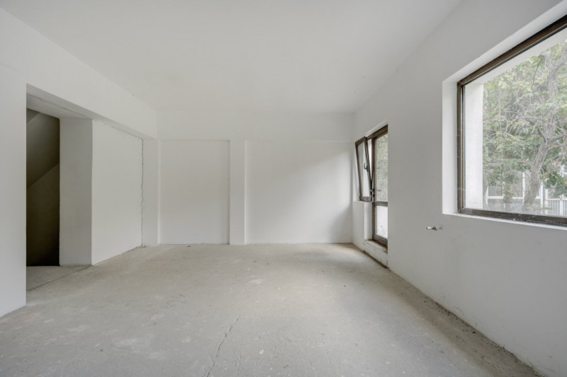 Vila Primaverii, S+P+1+M, 389 mp teren, 266 teren liber