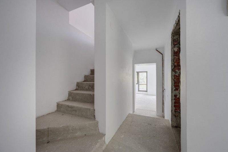 Vila Primaverii, S+P+1+M, 389 mp teren, 266 teren liber