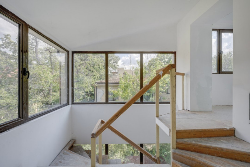 Vila Primaverii, S+P+1+M, 389 mp teren, 266 teren liber