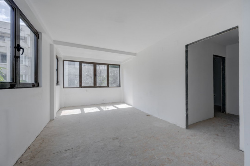 Vila Primaverii, S+P+1+M, 389 mp teren, 266 teren liber