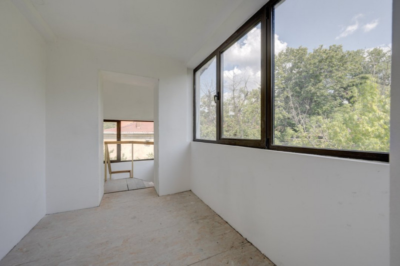 Vila Primaverii, S+P+1+M, 389 mp teren, 266 teren liber