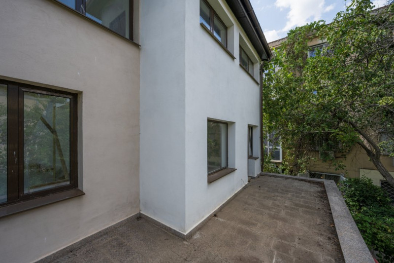 Vila Primaverii, S+P+1+M, 389 mp teren, 266 teren liber