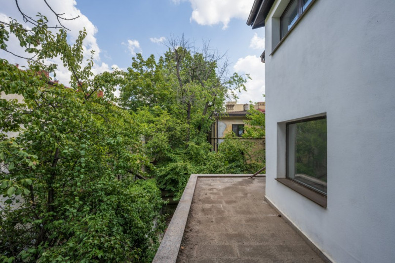Vila Primaverii, S+P+1+M, 389 mp teren, 266 teren liber