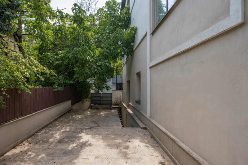Vila Primaverii, S+P+1+M, 389 mp teren, 266 teren liber