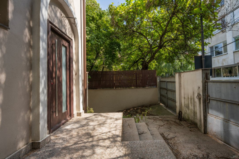 Vila Primaverii, S+P+1+M, 389 mp teren, 266 teren liber