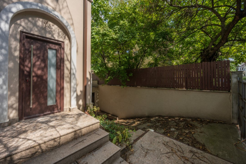 Vila Primaverii, S+P+1+M, 389 mp teren, 266 teren liber