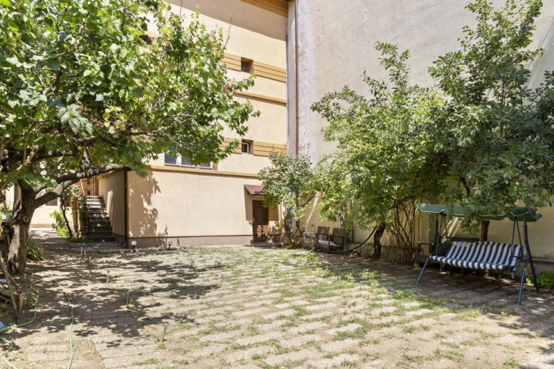 Casa versatila Banu Manta | 12 camere | Curte individuala | 4 locuri de parcare