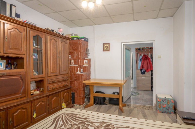 Casa de vanzare 3 camere in zona Unirii langa Mitropolie