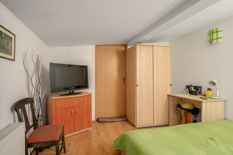 Casa de vanzare 3 camere in zona Unirii langa Mitropolie