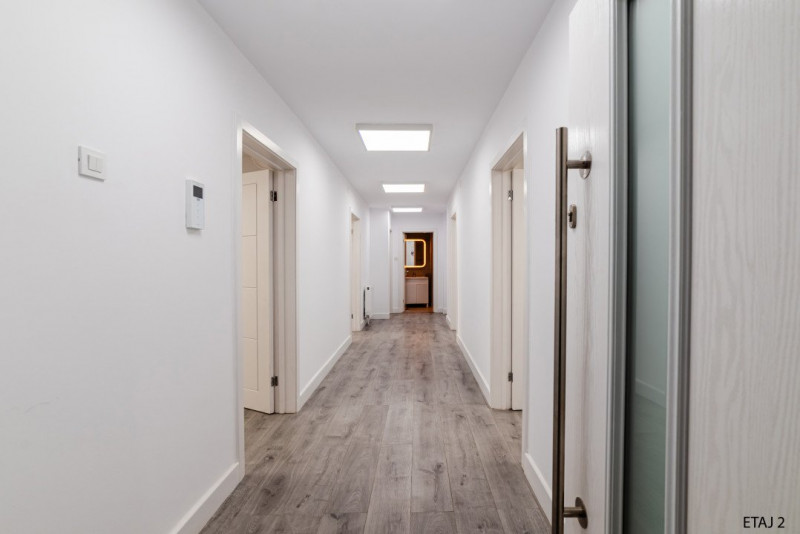 Cladire S+P+2+M centrul orasului pe Bld.Mamaia cu 3 apartamente+spatiu comercial