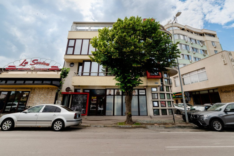 Cladire S+P+2+M centrul orasului pe Bld.Mamaia cu 3 apartamente+spatiu comercial