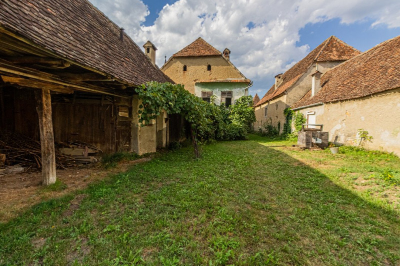 Casă de vânzare rustică 4 camere, lângă Viscri – județul Brașov