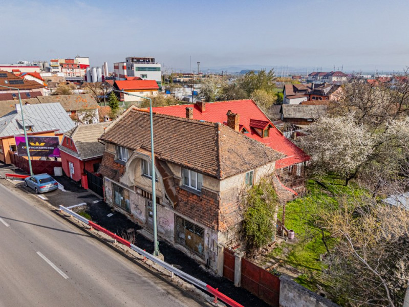 Casă de vânzare 5 camere în Brașov- teren 900 mp