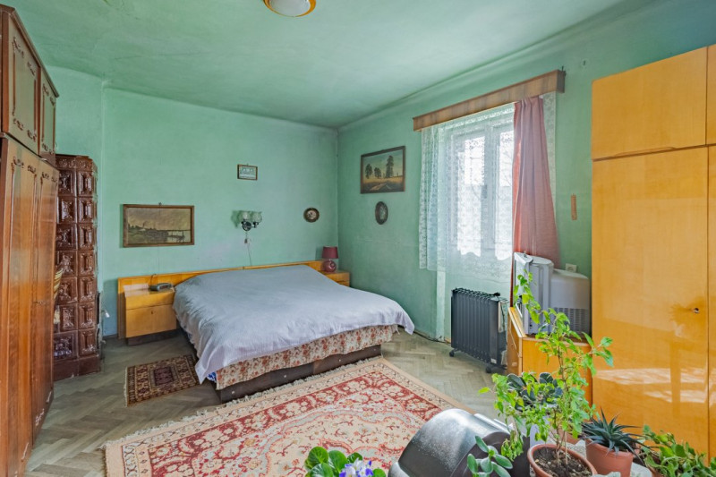 Casă de vânzare 5 camere în Brașov- teren 900 mp