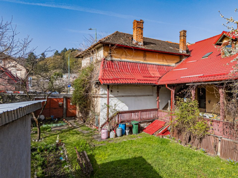 Casă de vânzare 5 camere în Brașov- teren 900 mp