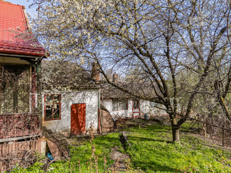 Casă de vânzare 5 camere în Brașov- teren 900 mp