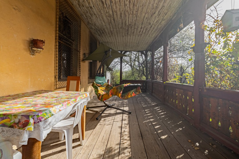 Casă de vânzare 5 camere în Brașov- teren 900 mp