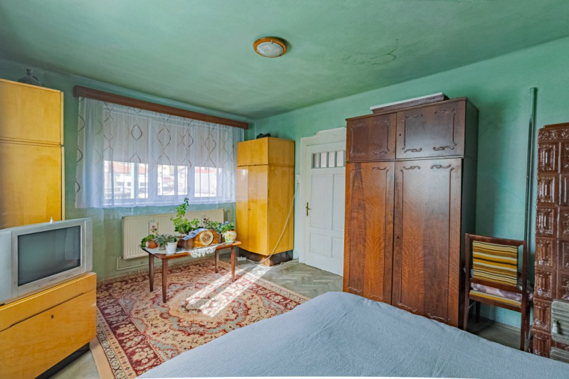 Casă de vânzare 5 camere în Brașov- teren 900 mp