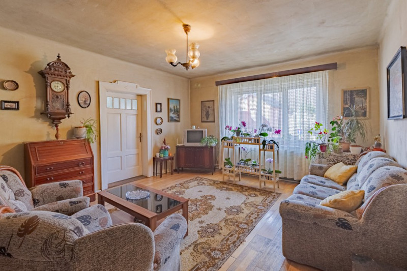 Casă de vânzare 5 camere în Brașov- teren 900 mp