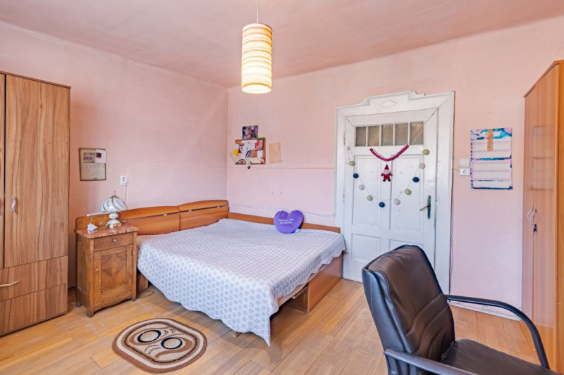 Casă de vânzare 5 camere în Brașov- teren 900 mp