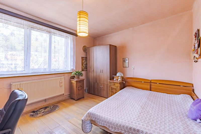 Casă de vânzare 5 camere în Brașov- teren 900 mp