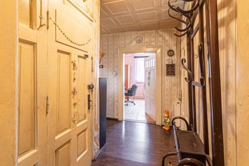 Casă de vânzare 5 camere în Brașov- teren 900 mp