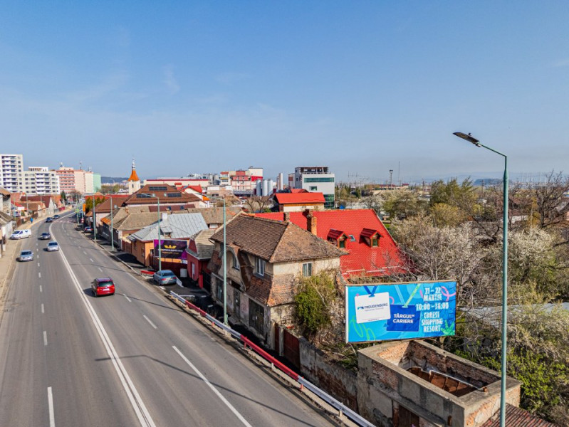 Casă de vânzare 5 camere în Brașov- teren 900 mp