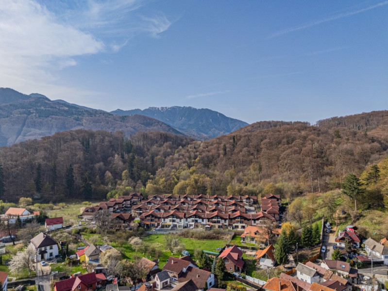 Casă de vânzare 5 camere în Brașov- teren 900 mp