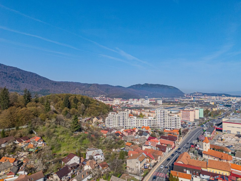 Casă de vânzare 5 camere în Brașov- teren 900 mp