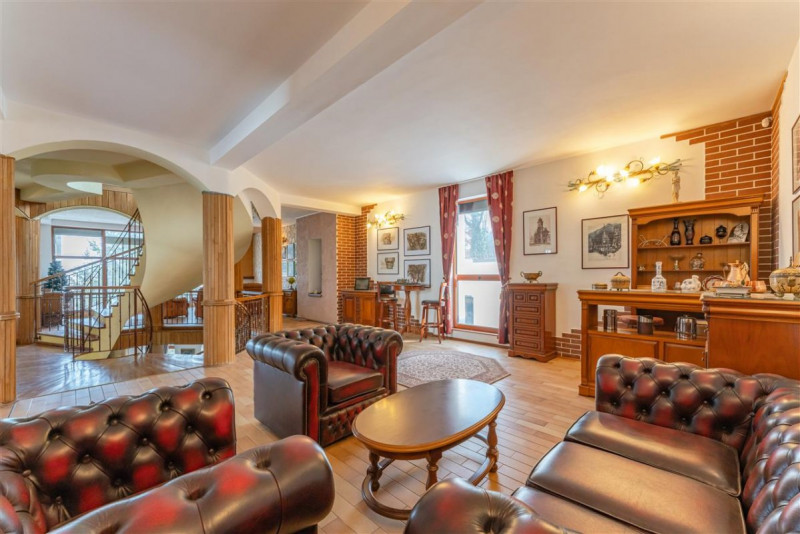 Castelariu: spectacol panoramic, locatie prestigioasa, exclusivist confort