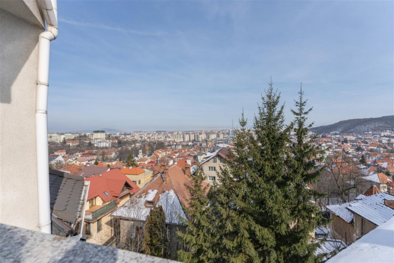 Castelariu: spectacol panoramic, locatie prestigioasa, exclusivist confort