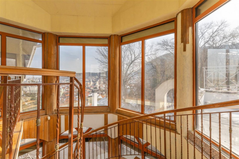 Castelariu: spectacol panoramic, locatie prestigioasa, exclusivist confort