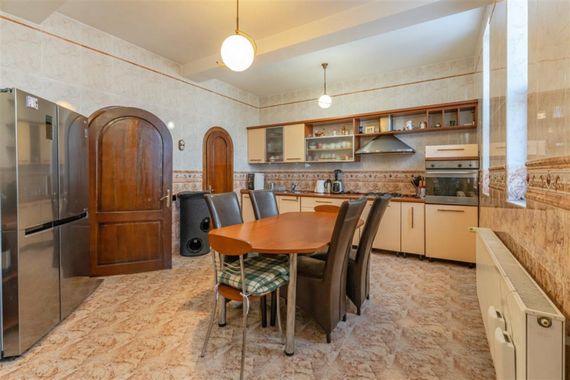 Castelariu: spectacol panoramic, locatie prestigioasa, exclusivist confort