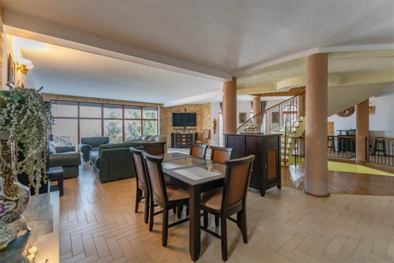 Castelariu: spectacol panoramic, locatie prestigioasa, exclusivist confort