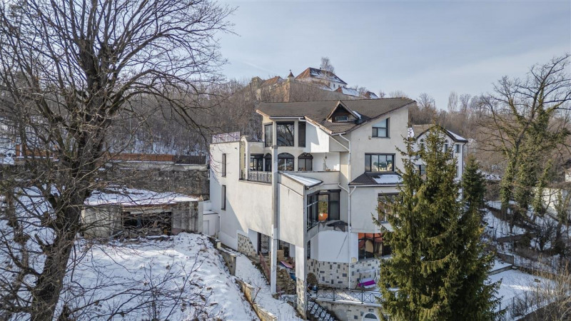 Castelariu: spectacol panoramic, locatie prestigioasa, exclusivist confort