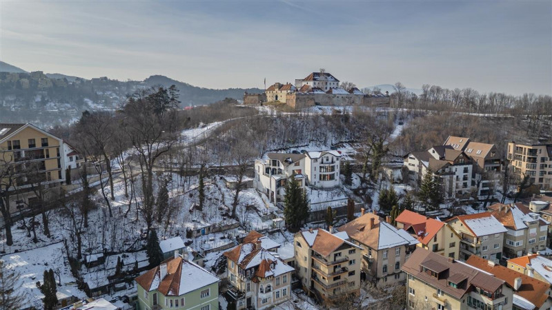 Castelariu: spectacol panoramic, locatie prestigioasa, exclusivist confort