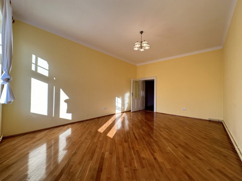 Apartament 4 camere, Cetatii