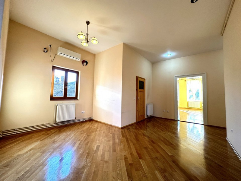 Apartament 4 camere, Cetatii